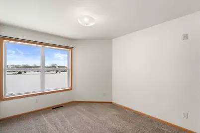 3212 E Lindy Ln, Oak Creek, WI 53154 - Photo 17