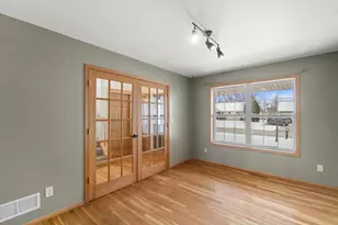 3212 E Lindy Ln, Oak Creek, WI 53154 - Photo 5