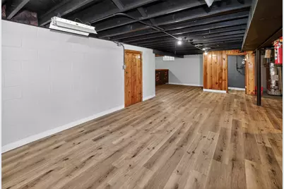 10708 W York Pl, Wauwatosa, WI 53222 - Photo 17