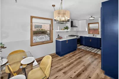 10708 W York Pl, Wauwatosa, WI 53222 - Photo 7