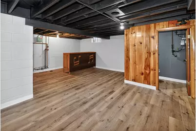 10708 W York Pl, Wauwatosa, WI 53222 - Photo 19