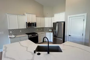 1044 Waterstone Ct, Pewaukee, WI 53072 - Photo 15