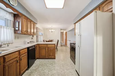 N72W15292  Patio Ct, Menomonee Falls, WI 53051 - Photo 9