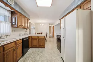 N72W15292 Patio Ct, Menomonee Falls, WI 53051 - Photo 9