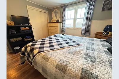 N44W28076  Capitol Dr, Delafield, WI 53072 - Photo 5