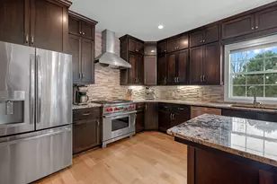 N29W26151 Coachman Dr, Pewaukee, WI 53072 - Photo 7