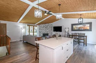 5422 Somerset Ln, Greenfield, WI 53221 - Photo 9