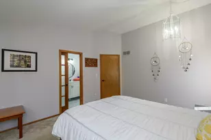 5422 Somerset Ln, Greenfield, WI 53221 - Photo 13