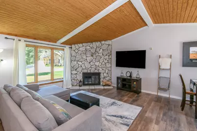 5422  Somerset Ln, Greenfield, WI 53221 - Photo 3