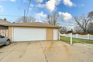 2806 E Bottsford Ave, Saint Francis, WI 53235 - Photo 21