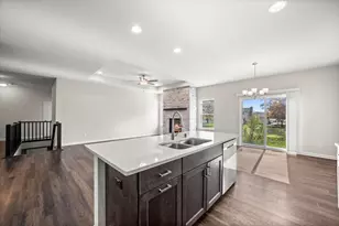 7911 W Oakwood Wy, Franklin, WI 53132 - Photo 9