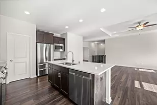 7911 W Oakwood Wy, Franklin, WI 53132 - Photo 5