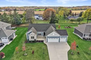 7911 W Oakwood Wy, Franklin, WI 53132 - Photo 37