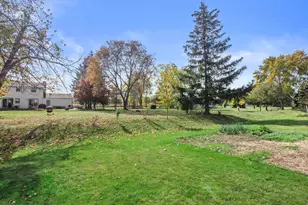 7911 W Oakwood Wy, Franklin, WI 53132 - Photo 33