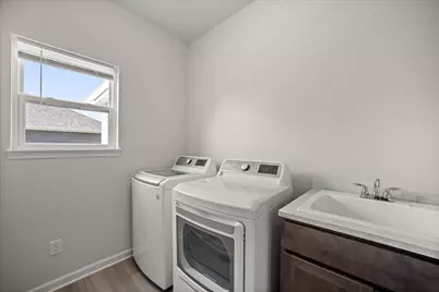 7911 W Oakwood Way, Franklin, WI 53132 - Photo 27