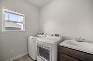 7911 W Oakwood Wy, Franklin, WI 53132 - Photo 27