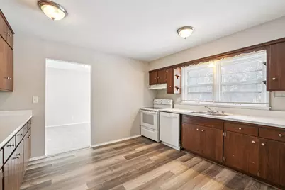 9630 W Rio St, Milwaukee, WI 53225 - Photo 11