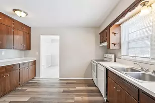 9630 W Rio St, Milwaukee, WI 53225 - Photo 13