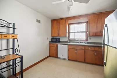 1700 E Menlo Blvd #Upper, Shorewood, WI 53211 - Photo 9