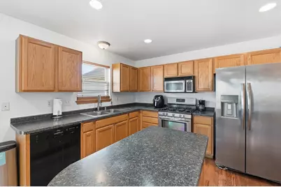 1810 N 19th St, Milwaukee, WI 53205 - Photo 9