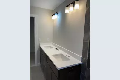 1013  Waterstone Ct, Pewaukee, WI 53072 - Photo 15