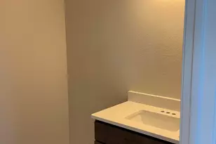 1013 Waterstone Ct, Pewaukee, WI 53072 - Photo 7