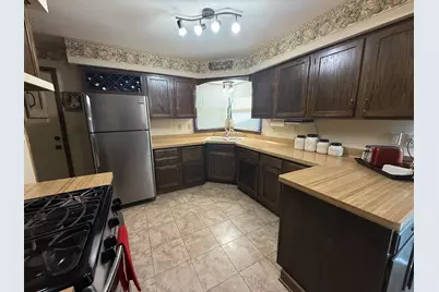 10525 W Rae Ave, Milwaukee, WI 53225 - Photo 17