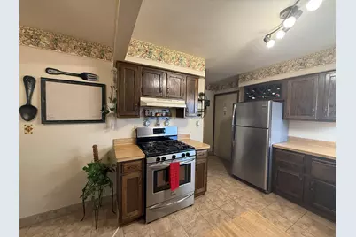 10525 W Rae Ave, Milwaukee, WI 53225 - Photo 21