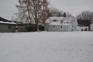 3219 W Lynndale Ave, Greenfield, WI 53221 - Photo 15