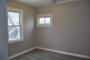 3219 W Lynndale Ave, Greenfield, WI 53221 - Photo 9