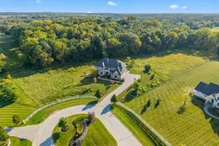 W339S271 Foxtail Ct, Delafield, WI 53066 - Photo 3