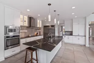 W339S271 Foxtail Ct, Delafield, WI 53066 - Photo 7