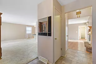 1929 Sunnyside Dr, Waukesha, WI 53186 - Photo 3