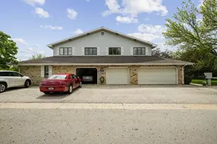 1430 Phesant Run Dr, Racine, WI 53406 - Photo 17