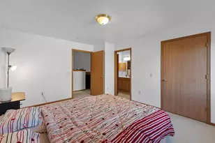 2105 Pine Ridge Ct, Grafton, WI 53024 - Photo 15