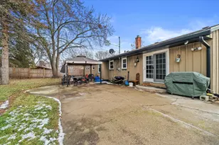 2826 W Green Tree Rd, Glendale, WI 53209 - Photo 29