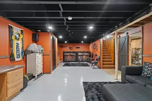 2826 W Green Tree Rd, Glendale, WI 53209 - Photo 23