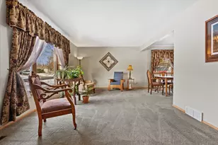 W177N9140 St Francis Dr, Menomonee Falls, WI 53051 - Photo 5