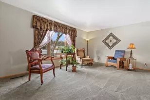 W177N9140 St Francis Dr, Menomonee Falls, WI 53051 - Photo 7