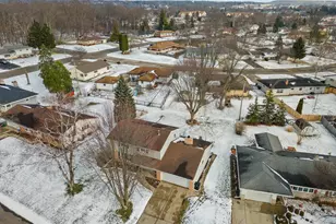 W177N9140 St Francis Dr, Menomonee Falls, WI 53051 - Photo 3