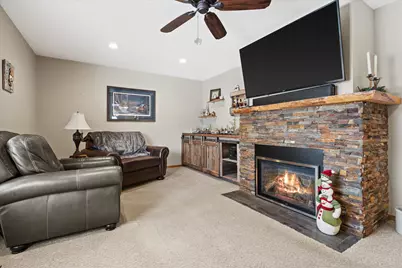 W177N9140  St Francis Dr, Menomonee Falls, WI 53051 - Photo 19