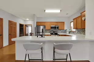 W170N5574 Ridgewood Dr, Menomonee Falls, WI 53051 - Photo 5