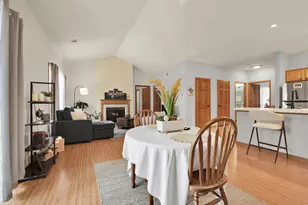 W170N5574 Ridgewood Dr, Menomonee Falls, WI 53051 - Photo 9