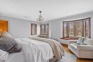 6742 Hillcrest Dr, Wauwatosa, WI 53213 - Photo 9