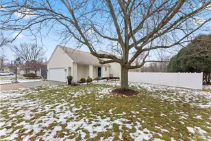 909 York Imperial Dr, Oconomowoc, WI 53066 - Photo 37