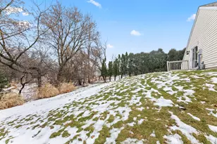 909 York Imperial Dr, Oconomowoc, WI 53066 - Photo 33