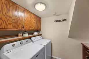 909 York Imperial Dr, Oconomowoc, WI 53066 - Photo 15