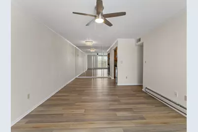 6100 W Stonehedge Dr #304, Greenfield, WI 53220 - Photo 13