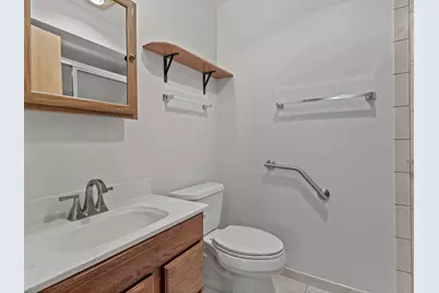 6100 W Stonehedge Dr #304, Greenfield, WI 53220 - Photo 9