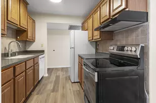 6100 W Stone Hedge Dr, Greenfield, WI 53220 - Photo 15